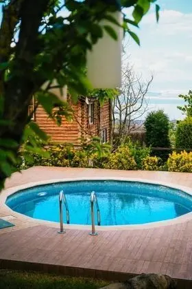 Bungalow, Göl Manzaralı, Isıtmalı Özel Havuzlu