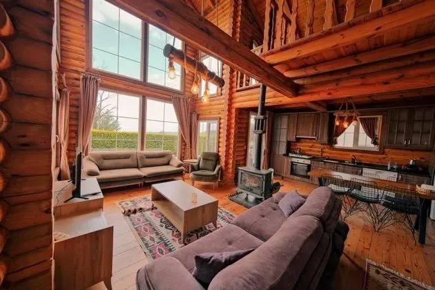 Bungalow, Göl Manzaralı, Isıtmalı Özel Havuzlu