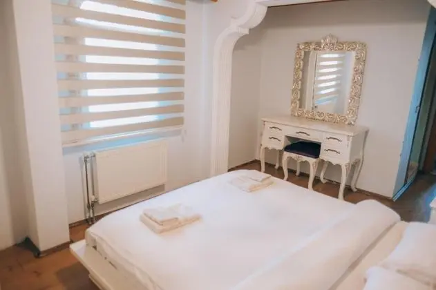 Taş Ev, Göl Manzaralı, Jakuzili