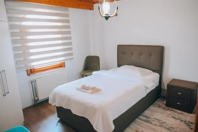 Taş Ev, Göl Manzaralı, Jakuzili