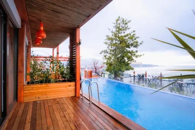Jakuzili Deluxe Oda, Göl Manzaralı, Ortak Havuzlu