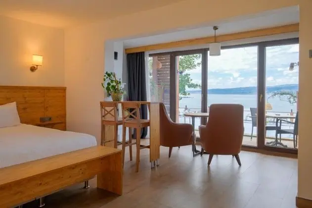 Jakuzili Deluxe Oda, Göl Manzaralı, Ortak Havuzlu