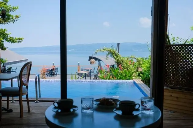 Jakuzili Deluxe Oda, Göl Manzaralı, Ortak Havuzlu