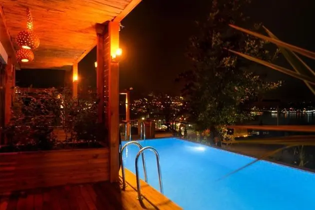 Jakuzili Deluxe Oda, Göl Manzaralı, Ortak Havuzlu