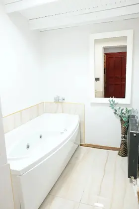Jakuzili Suite Oda