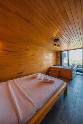 Deluxe Bungalow, Göl Manzaralı, Isıtmalı Özel Havuzlu