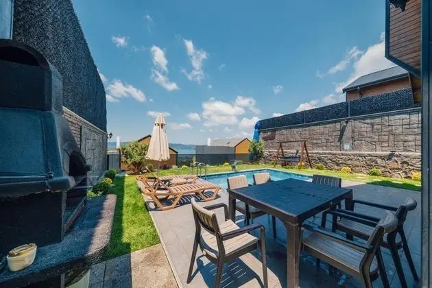 Deluxe Bungalow, Göl Manzaralı, Isıtmalı Özel Havuzlu