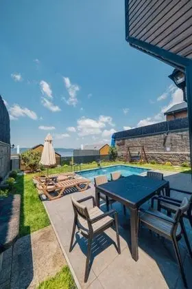 Deluxe Bungalow, Göl Manzaralı, Isıtmalı Özel Havuzlu