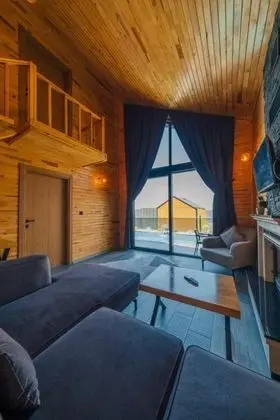 Standart Bungalow, Kısmi Göl Manzaralı, Isıtmalı Özel Havuzlu