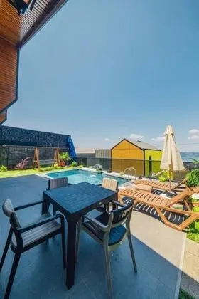 Standart Bungalow, Kısmi Göl Manzaralı, Isıtmalı Özel Havuzlu