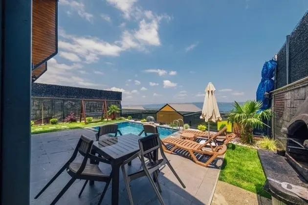 Standart Bungalow, Kısmi Göl Manzaralı, Isıtmalı Özel Havuzlu