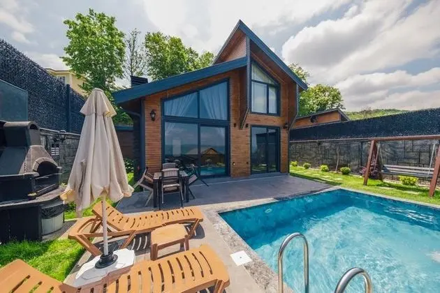 Standart Bungalow, Kısmi Göl Manzaralı, Isıtmalı Özel Havuzlu