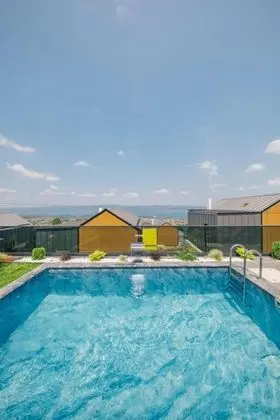 Standart Bungalow, Kısmi Göl Manzaralı, Isıtmalı Özel Havuzlu
