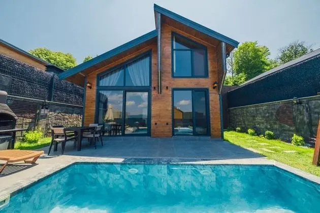 Standart Bungalow, Kısmi Göl Manzaralı, Isıtmalı Özel Havuzlu