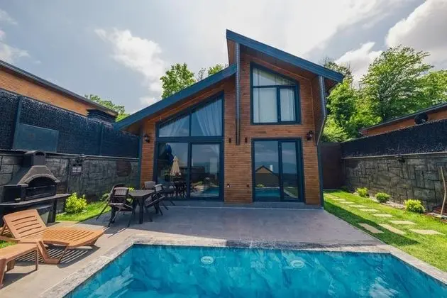 Standart Bungalow, Kısmi Göl Manzaralı, Isıtmalı Özel Havuzlu