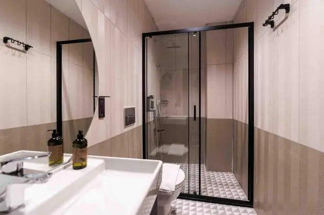 Junior Suite,göl Manzaralı,jakuzili Ve Balkonlu