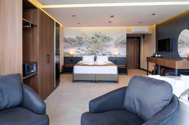 Junior Suite,göl Manzaralı,jakuzili Ve Balkonlu