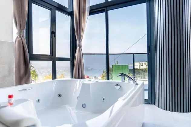 Standart Garden Room,kısmi Göl Manzaralı,jakuzili (2 Kişilik)