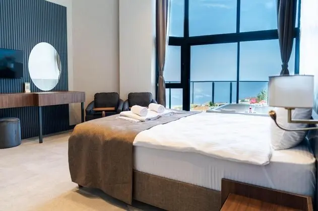 Standart Garden Room,kısmi Göl Manzaralı,jakuzili (2 Kişilik)