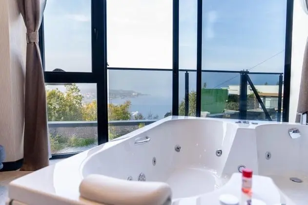 Standart Garden Room,kısmi Göl Manzaralı,jakuzili (2 Kişilik)