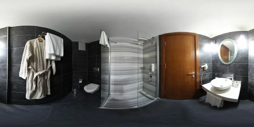 Triple, Şehir Manzaralı