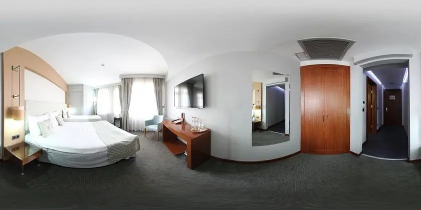 Triple, Şehir Manzaralı