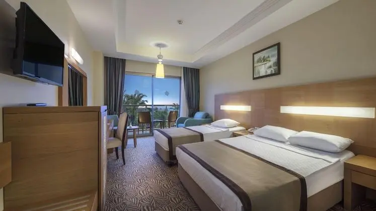 https://images.etstur.com/files/images/hotelImages/TR/51688/l/Saphir-Hotel-Oda-361211.jpg