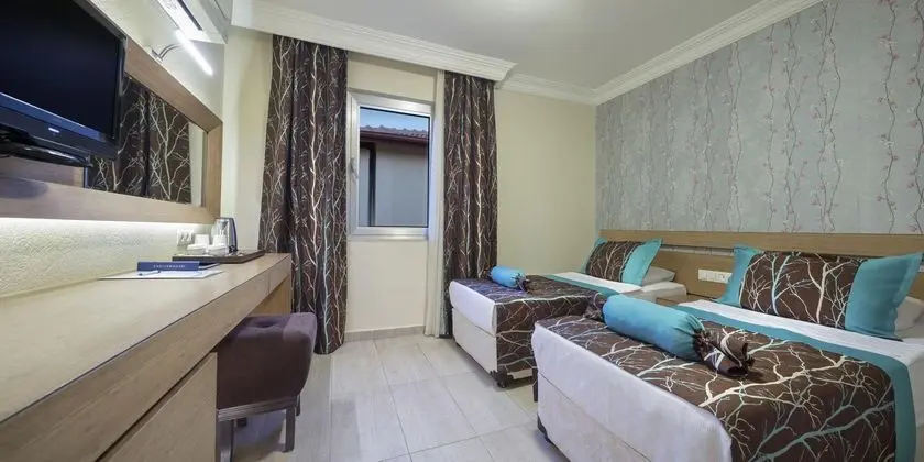 https://images.etstur.com/files/images/hotelImages/TR/51688/l/Saphir-Hotel-Oda-361214.jpg