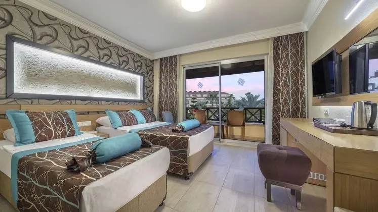 https://images.etstur.com/files/images/hotelImages/TR/51688/l/Saphir-Hotel-Oda-361215.jpg