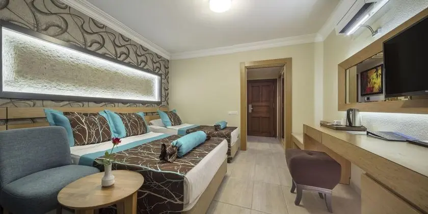 https://images.etstur.com/files/images/hotelImages/TR/51688/l/Saphir-Hotel-Oda-361217.jpg