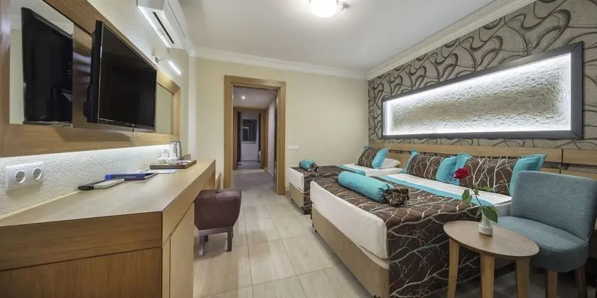 https://images.etstur.com/files/images/hotelImages/TR/51688/l/Saphir-Hotel-Oda-361219.jpg