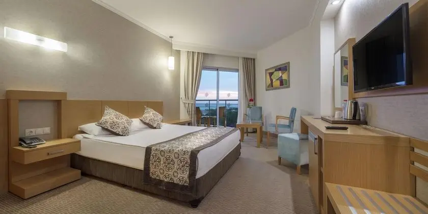 https://images.etstur.com/files/images/hotelImages/TR/51148/l/Saphir-Resort---Spa-Oda-361220.jpg