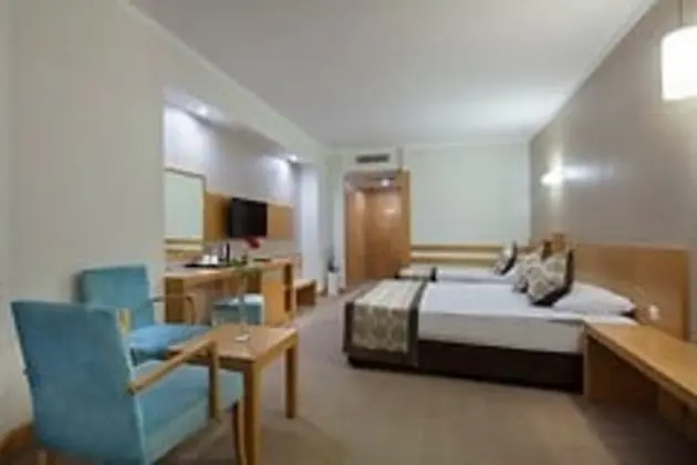 Hotel Standart Kara Manzaralı