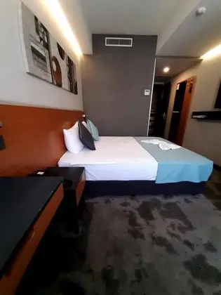 Çift Kişilik, Şehir Manzaralı