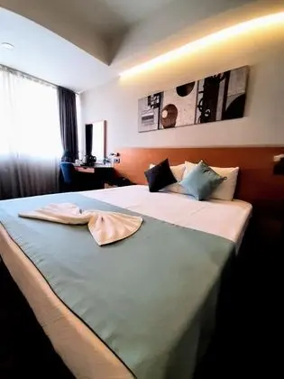 Çift Kişilik, Şehir Manzaralı