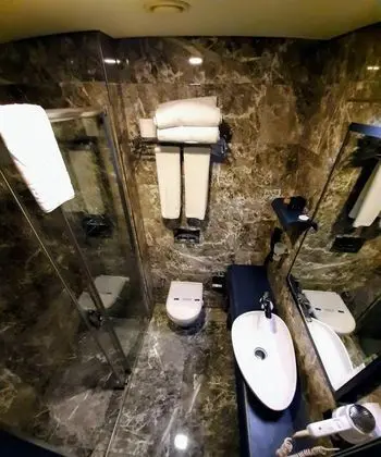 Çift Kişilik, Şehir Manzaralı