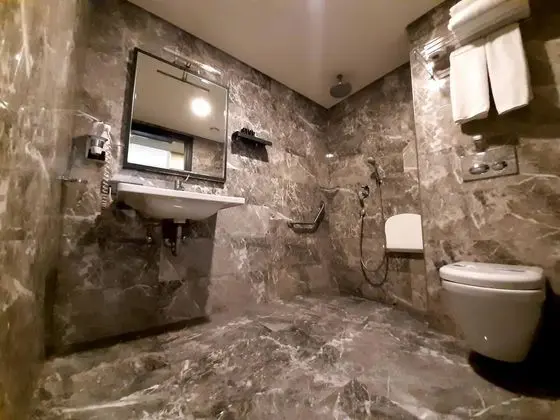 Çift Kişilik, Şehir Manzaralı