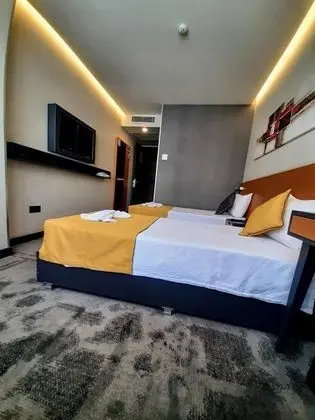 Çift Kişilik, Şehir Manzaralı