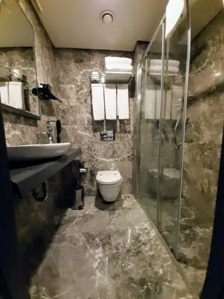 Tek Kişilik, Şehir Manzaralı