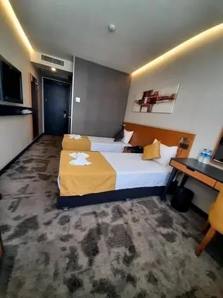 Twin, Şehir Manzaralı