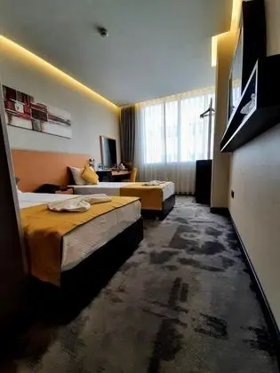 Twin, Şehir Manzaralı