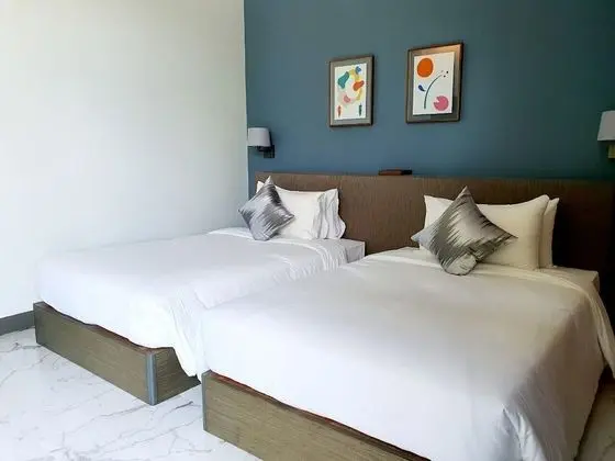 Deluxe Corner Room