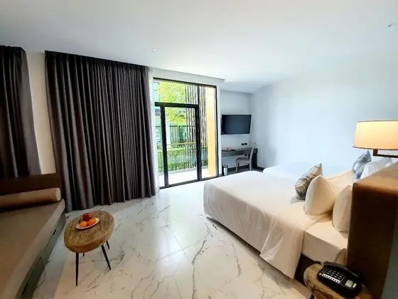 Deluxe Corner Room