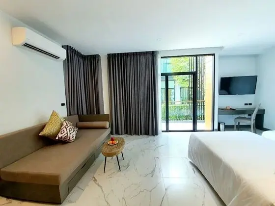 Deluxe Corner Room