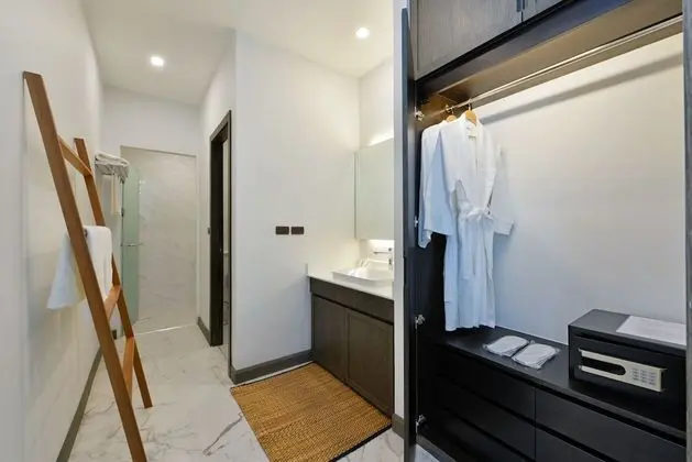 Lotus Suite