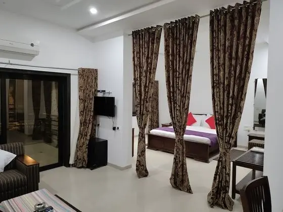 Comfort Tek Büyük Yataklı Oda, 1 En Büyük (King) Boy Yatak, Balkon, Bahçe Manzaralı