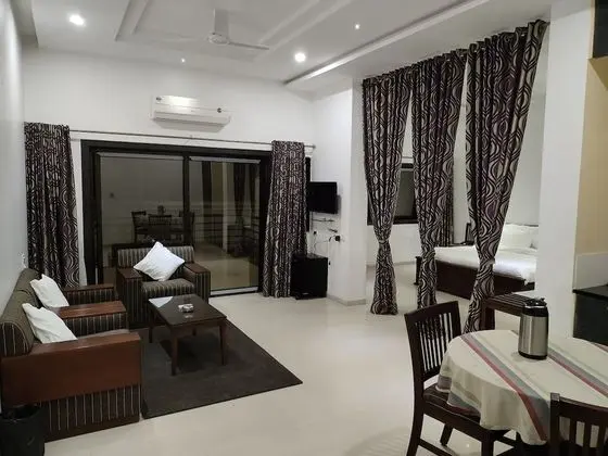 Comfort Tek Büyük Yataklı Oda, 1 En Büyük (King) Boy Yatak, Balkon, Bahçe Manzaralı