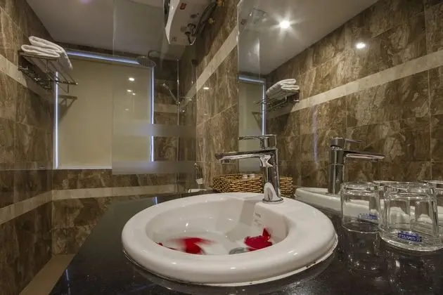 Deluxe Üç Kişilik Oda