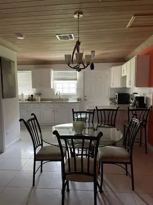 Ev (Townhouse accommodates four)