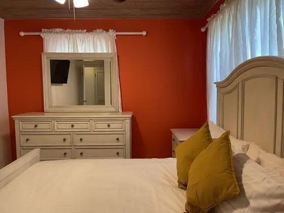 Ev (Townhouse accommodates six)